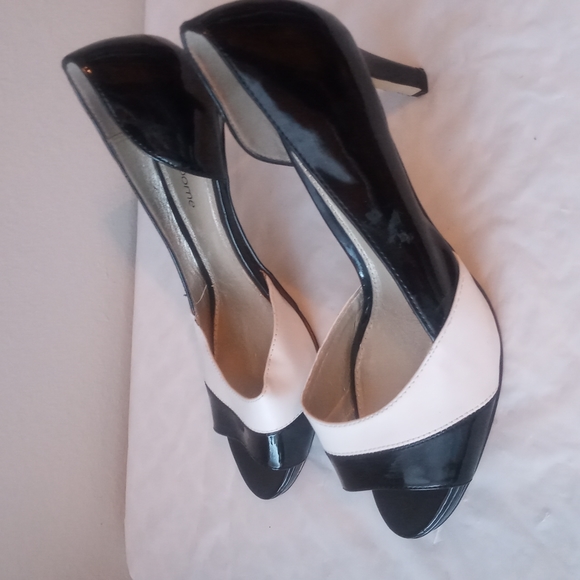 Liz Claiborne Shoes (Heels) - Picture 3 of 8